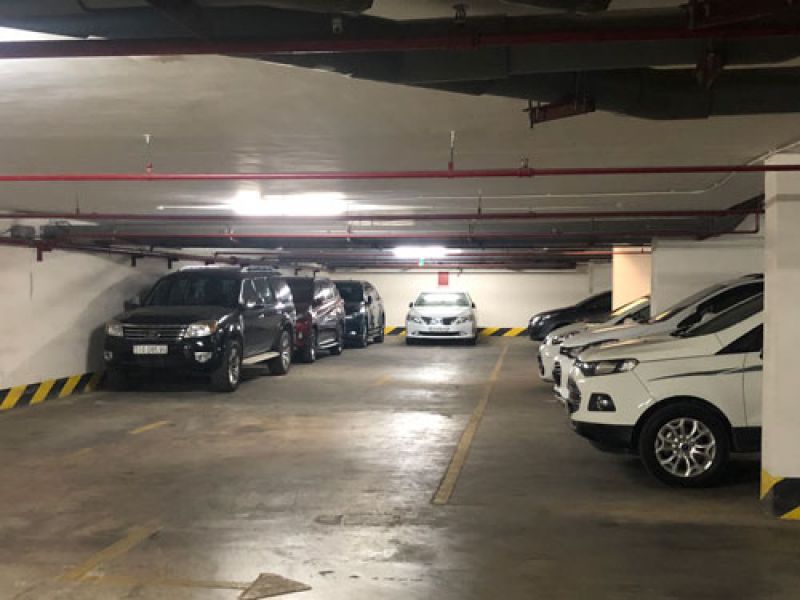 Giằng co ph&iacute; ở chung cư